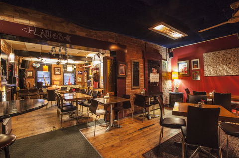 The Fox Hotel - Accommodation Sunshine Coast 3