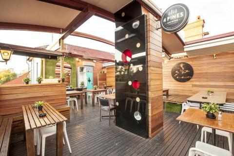 The Fox Hotel - Accommodation Sunshine Coast 6