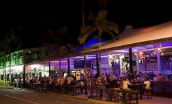 Central Hotel - Accommodation Sunshine Coast 2