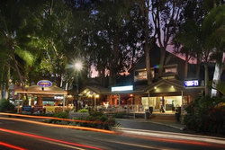 Apres Beach Bar & Grill - Palm Cove - Accommodation Sunshine Coast 3