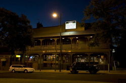 Crown Hotel - Accommodation Sunshine Coast 3