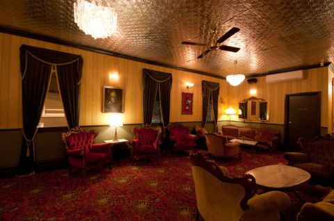 Back Bar Cocktail Lounge & Function Venue - Accommodation Sunshine Coast 3
