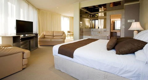 Frankston International - Accommodation Sunshine Coast 4