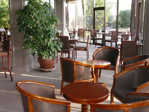 Frankston International - Accommodation Sunshine Coast 1