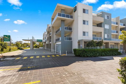 Quality Suites Pioneer Sands - Accommodation Sunshine Coast 2