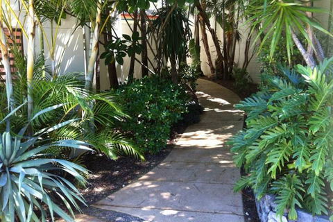 Aqualuna Beach Resort - Accommodation Sunshine Coast 1