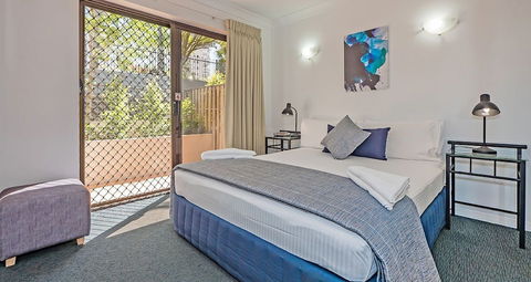 Burleigh On The Beach Holiday Apartments - Accommodation Sunshine Coast 4