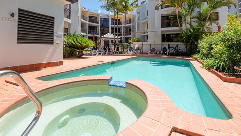 Burleigh On The Beach Holiday Apartments - Accommodation Sunshine Coast 3