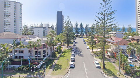 Burleigh On The Beach Holiday Apartments - Accommodation Sunshine Coast 0