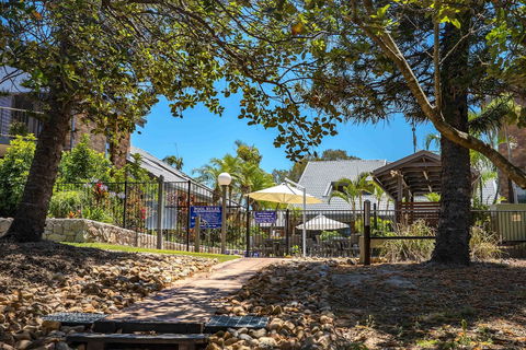 Glen Eden Beach Resort - Accommodation Sunshine Coast 4