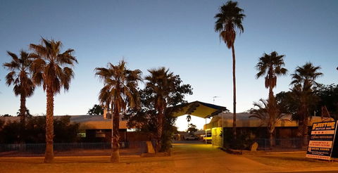 Bluestone Motor Inn - Accommodation Sunshine Coast 1