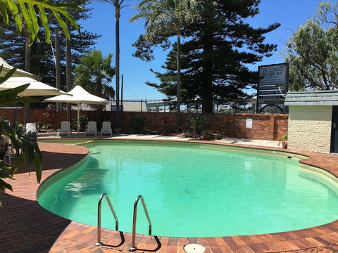 El Lago Waters Motel - Accommodation Sunshine Coast 1