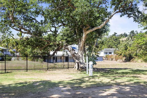 Tasman Holiday Parks - Airlie Beach - Accommodation Sunshine Coast 3