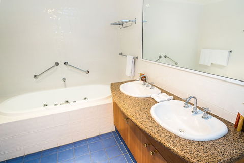 Edgewater Hotel - Accommodation Sunshine Coast 6