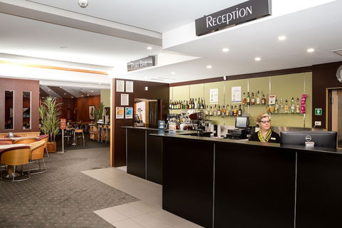 Edgewater Hotel - Accommodation Sunshine Coast 0