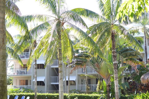 Cairns Beach Resort - Accommodation Sunshine Coast 1