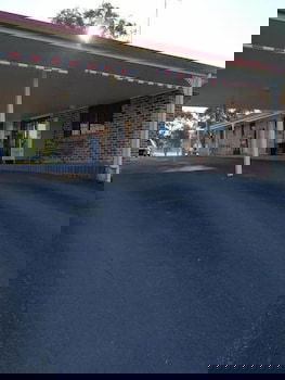 Lakeside Lodge Motel - Accommodation Sunshine Coast 1