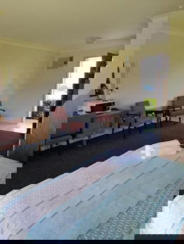 Lakeside Lodge Motel - Accommodation Sunshine Coast 6