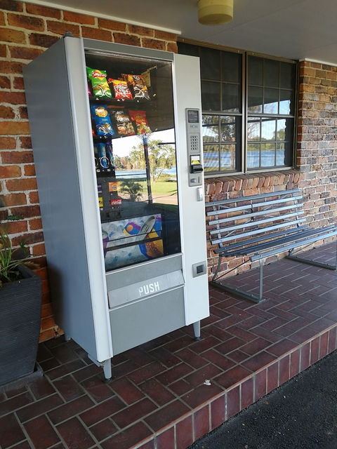 Lakeside Lodge Motel - Accommodation Sunshine Coast 4