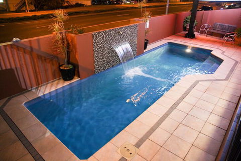 Rocky Resort Motor Inn - Accommodation Sunshine Coast 5