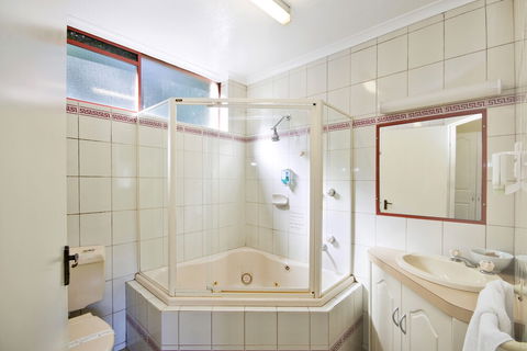 Lorne Coachman Inn - Accommodation Sunshine Coast 4