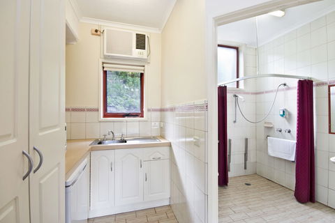 Lorne Coachman Inn - Accommodation Sunshine Coast 3