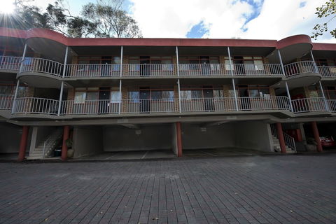 Lorne Coachman Inn - Accommodation Sunshine Coast 0