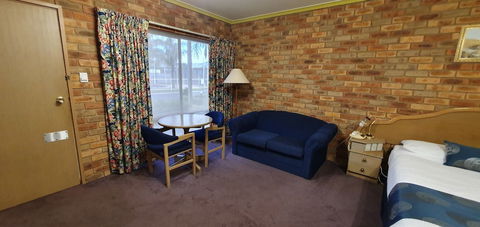 Pines Country Club Motor Inn - Accommodation Sunshine Coast 4