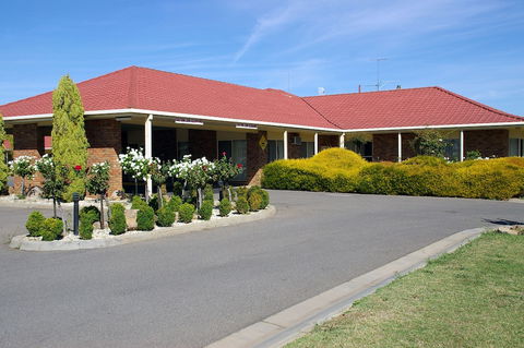 Pines Country Club Motor Inn - Accommodation Sunshine Coast 3