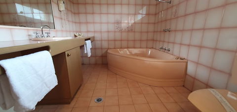 Pines Country Club Motor Inn - Accommodation Sunshine Coast 6