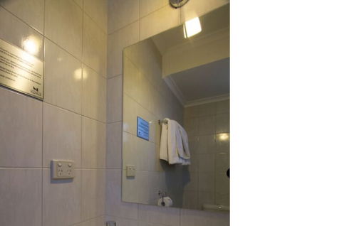 Adelaide Royal Coach - Accommodation Sunshine Coast 4