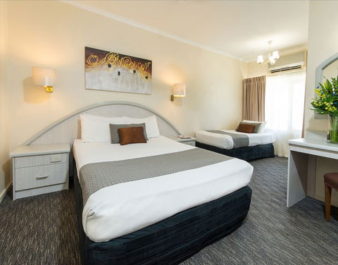Adelaide Royal Coach - Accommodation Sunshine Coast 3