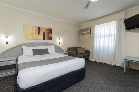 Adelaide Royal Coach - Accommodation Sunshine Coast 5