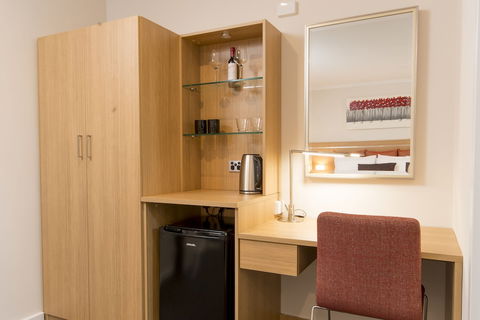 Adelaide Royal Coach - Accommodation Sunshine Coast 2