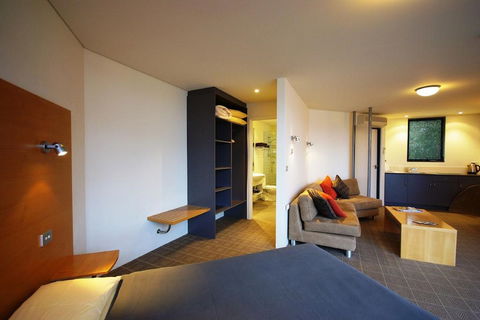Edge Of The Bay Resort - Accommodation Sunshine Coast 2