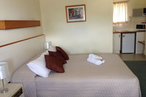 Country Rose Motel Warwick - Accommodation Sunshine Coast 4