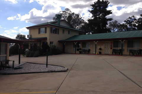 Country Rose Motel Warwick - Accommodation Sunshine Coast 3