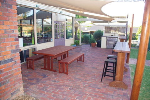 Redhill Tamworth Motor Inn & Conference Centre - Accommodation Sunshine Coast 3