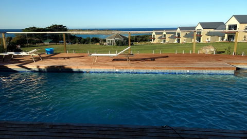 Diamond Island Resort & Bicheno Penguin Show - Accommodation Sunshine Coast 6