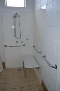 Penguin Seaside Motel - Accommodation Sunshine Coast 4