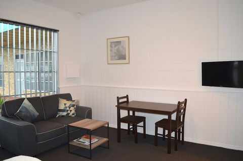 Penguin Seaside Motel - Accommodation Sunshine Coast 5