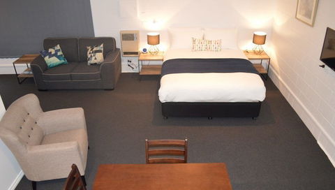 Penguin Seaside Motel - Accommodation Sunshine Coast 6