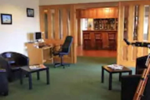 Aviators Lodge Motel - Accommodation Sunshine Coast 2