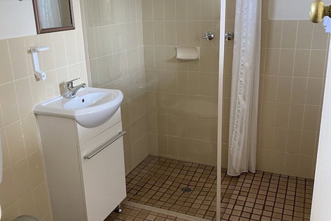 Aviators Lodge Motel - Accommodation Sunshine Coast 6