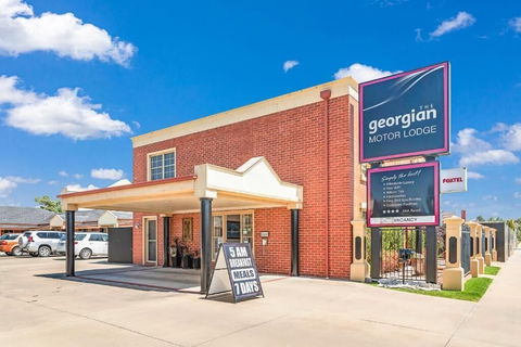The Georgian Motor Lodge - Accommodation Sunshine Coast 2