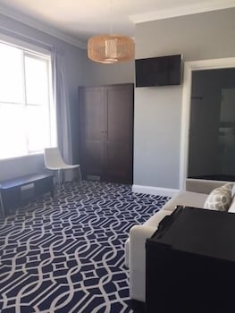 Seabreeze Hotel - Accommodation Sunshine Coast 3