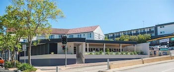 Seabreeze Hotel - Accommodation Sunshine Coast 0