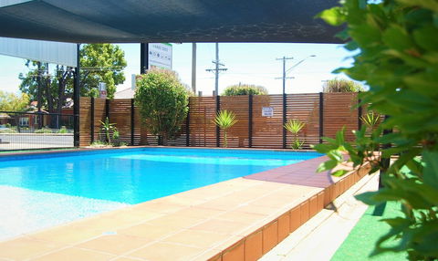 Golden West Motor Inn - Accommodation Sunshine Coast 3