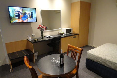 Victoria Lodge Motor Inn & Apartments - Accommodation Sunshine Coast 2