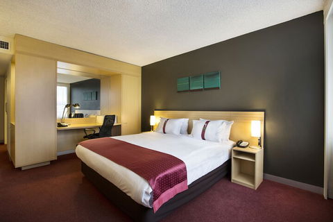 Holiday Inn Melbourne Airport, An IHG Hotel - Accommodation Sunshine Coast 4